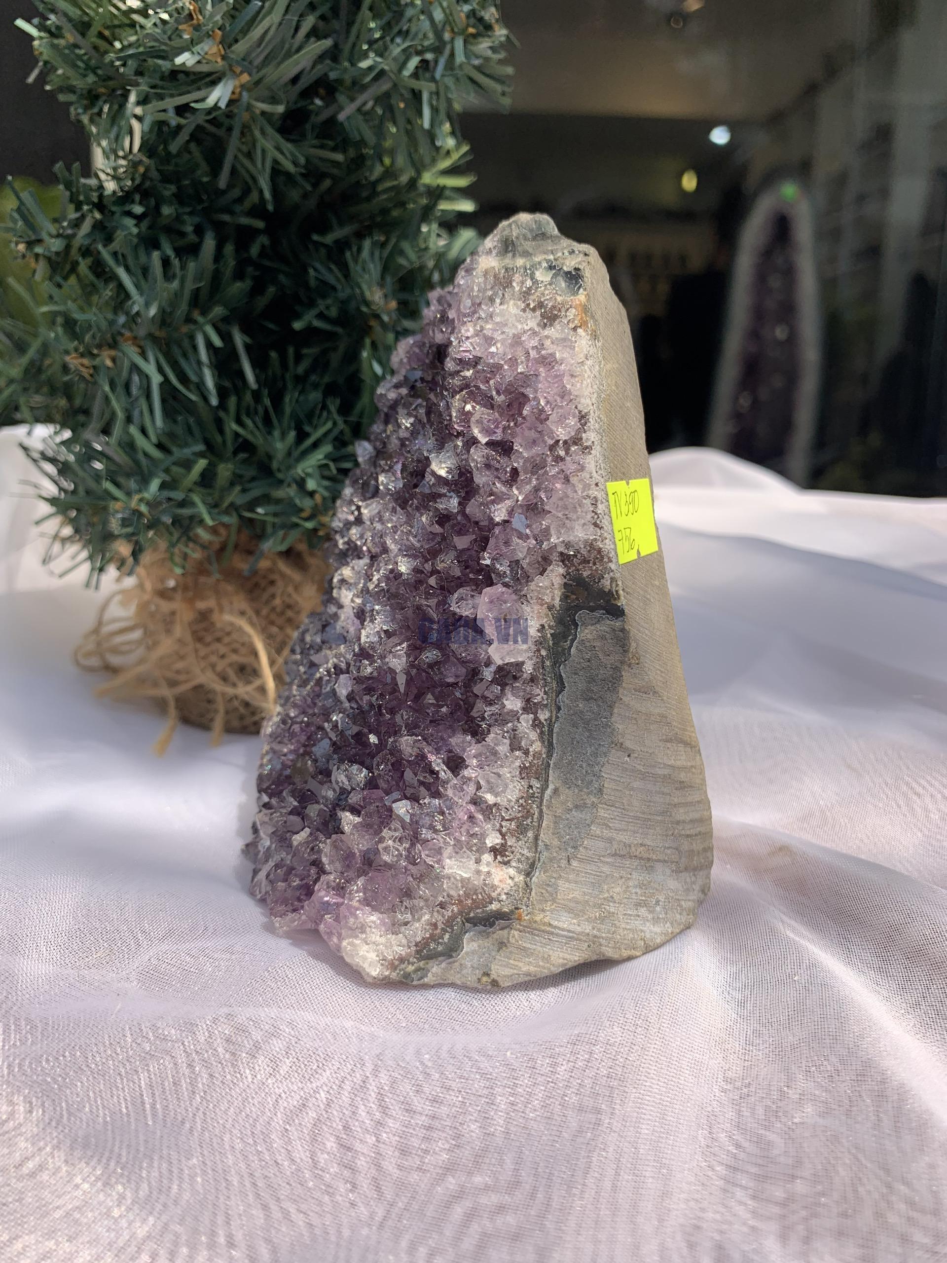 HỐC THẠCH ANH TÍM NHỎ – SMALL AMETHYST (TV390), KL: 0.756KG, KT: 11.7 x 8.9 CM