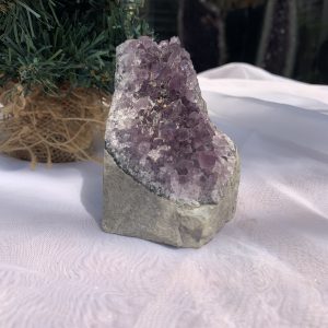 HỐC THẠCH ANH TÍM NHỎ – SMALL AMETHYST (TV397), KL: 0.352KG, KT: 9 x 6.1 CM