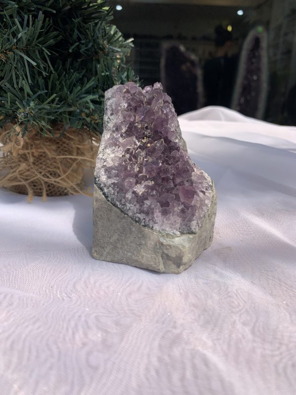 HỐC THẠCH ANH TÍM NHỎ – SMALL AMETHYST (TV397), KL: 0.352KG, KT: 9 x 6.1 CM