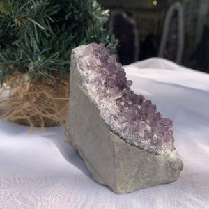 HỐC THẠCH ANH TÍM NHỎ – SMALL AMETHYST (TV397), KL: 0.352KG, KT: 9 x 6.1 CM