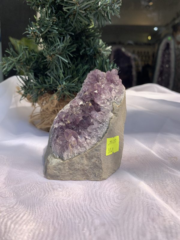 HỐC THẠCH ANH TÍM NHỎ – SMALL AMETHYST (TV397), KL: 0.352KG, KT: 9 x 6.1 CM