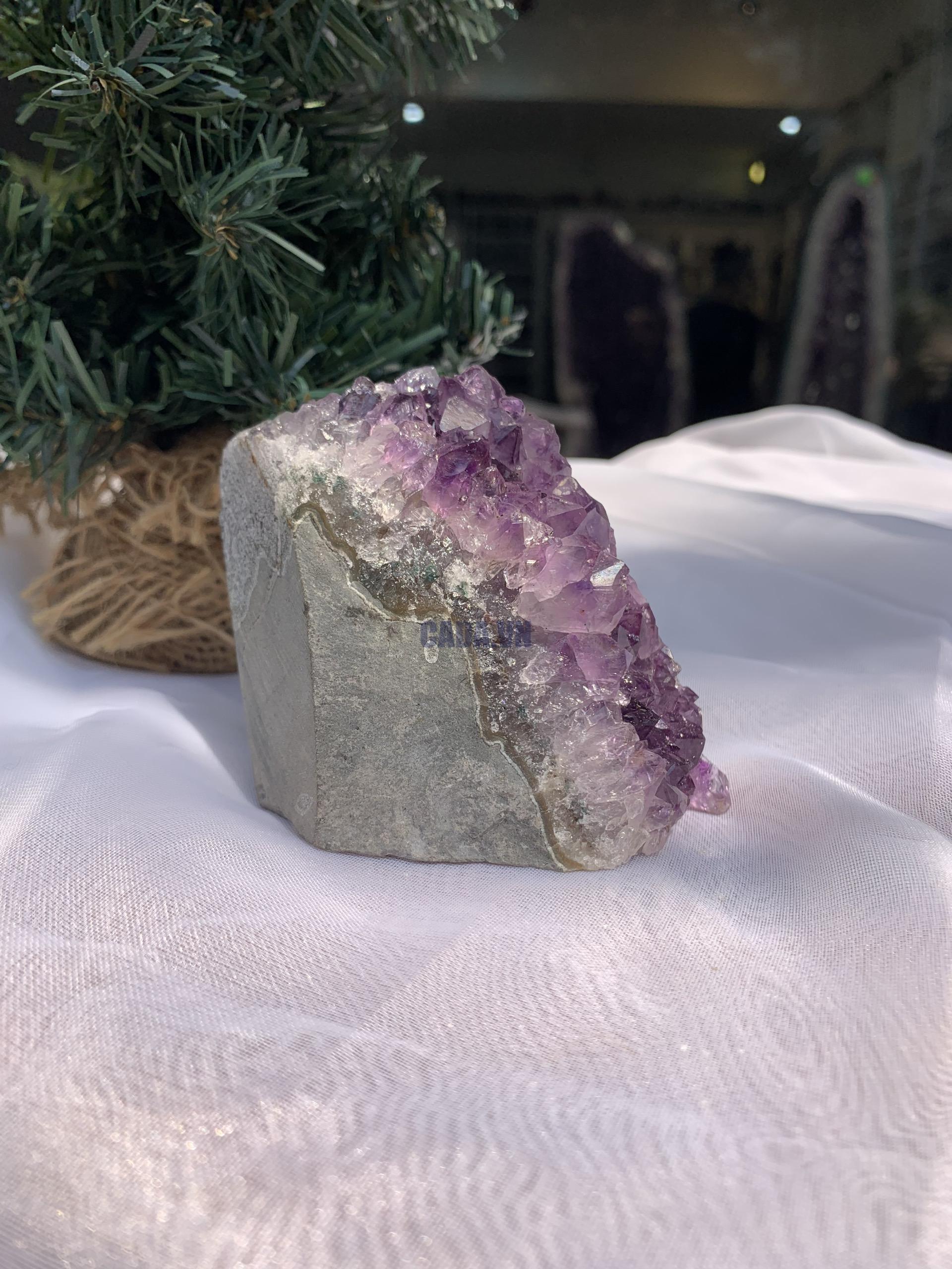 HỐC THẠCH ANH TÍM NHỎ – SMALL AMETHYST (TV329), KL: 0.4 KG, KT: 8 x 5 CM