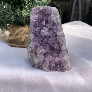 HỐC THẠCH ANH TÍM NHỎ – SMALL AMETHYST (TV391), KL: 0.438KG, KT: 9.3 x 6.6 CM