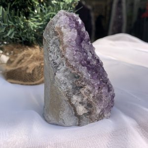 HỐC THẠCH ANH TÍM NHỎ – SMALL AMETHYST (TV391), KL: 0.438KG, KT: 9.3 x 6.6 CM