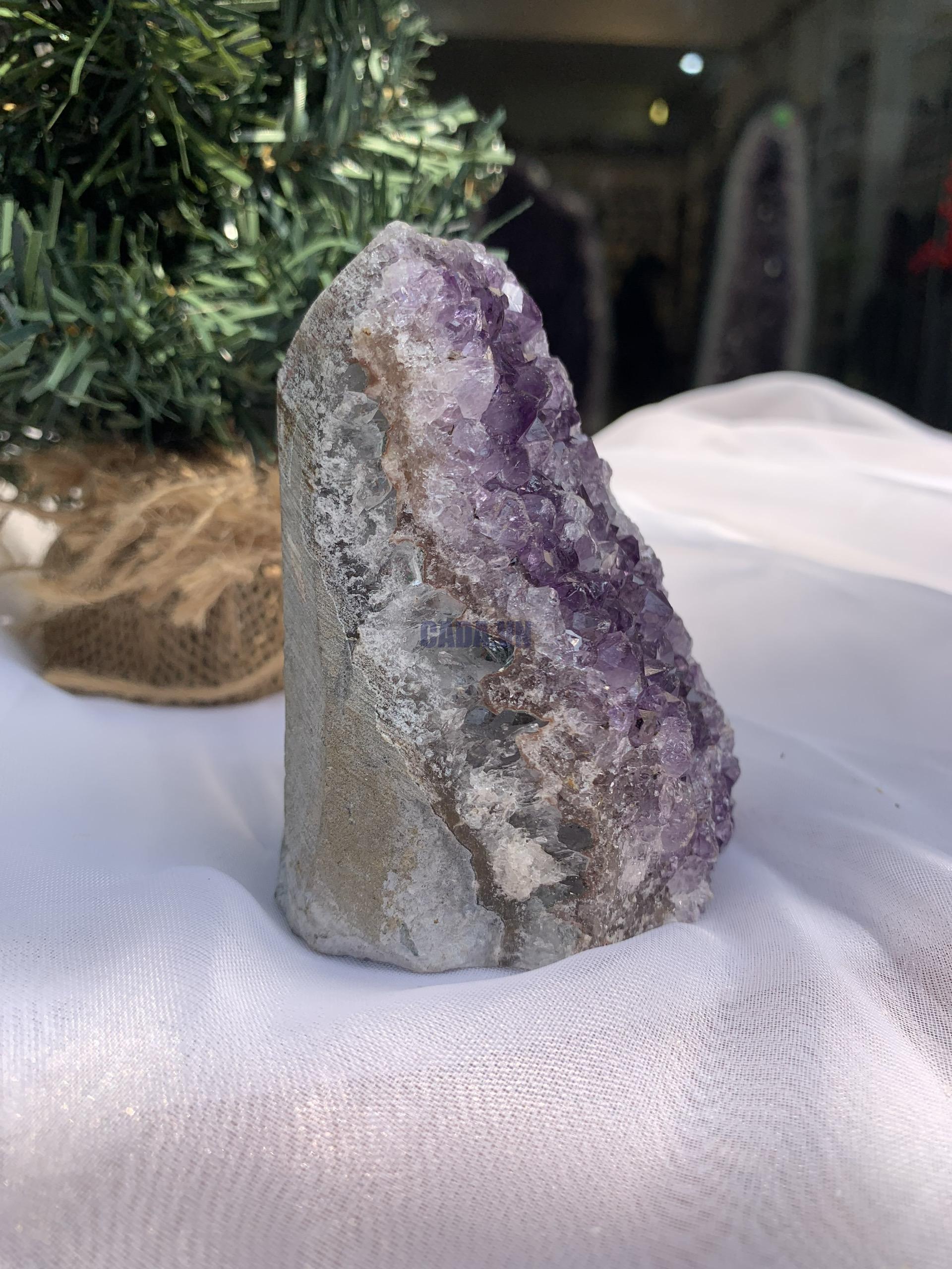 HỐC THẠCH ANH TÍM NHỎ – SMALL AMETHYST (TV391), KL: 0.438KG, KT: 9.3 x 6.6 CM