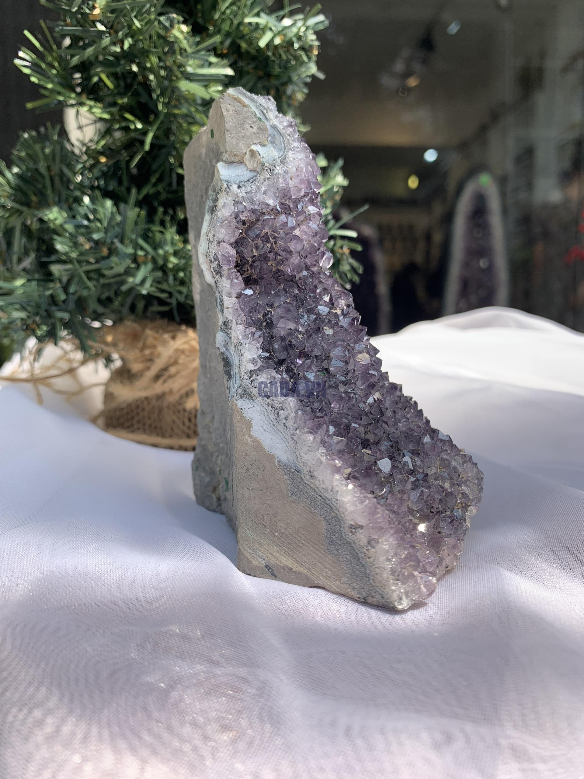 HỐC THẠCH ANH TÍM NHỎ – SMALL AMETHYST (TV393), KL: 0.532KG, KT:12 x 7.7 CM
