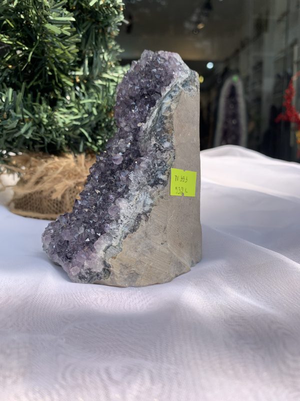HỐC THẠCH ANH TÍM NHỎ – SMALL AMETHYST (TV393), KL: 0.532KG, KT:12 x 7.7 CM