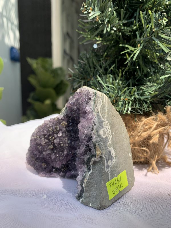 HỐC THẠCH ANH TÍM NHỎ – SMALL AMETHYST GEODE (TV251), KL: 0.748KG, KT: 12x11 CM