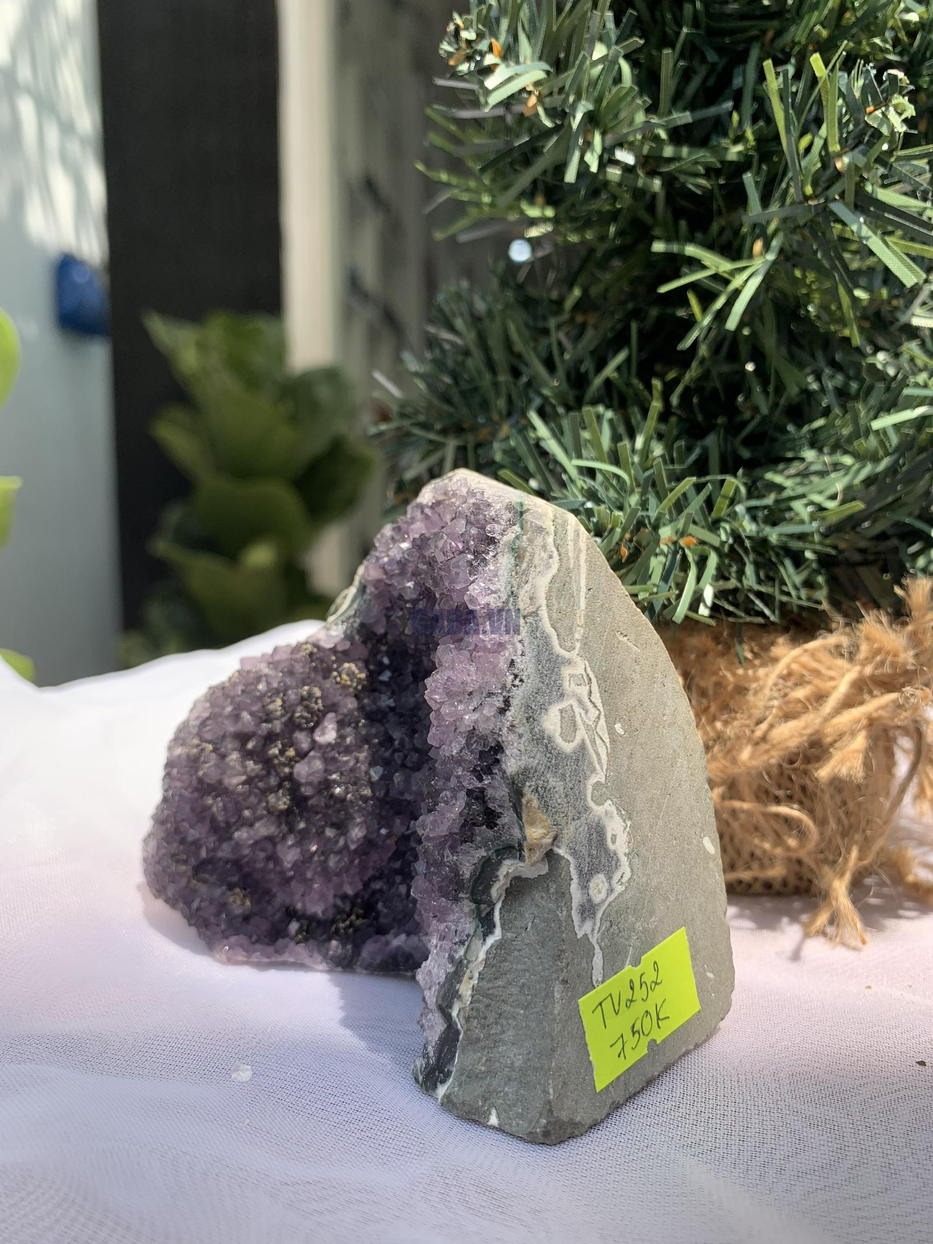 HỐC THẠCH ANH TÍM NHỎ – SMALL AMETHYST GEODE (TV251), KL: 0.748KG, KT: 12x11 CM