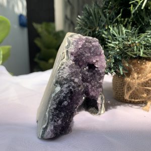 HỐC THẠCH ANH TÍM NHỎ – SMALL AMETHYST GEODE (TV251), KL: 0.748KG, KT: 12x11 CM
