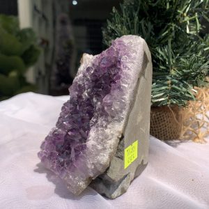 HỐC THẠCH ANH TÍM NHỎ – SMALL AMETHYST GEODE (TV283), KL: 0.646KG, KT: 11x8 CM