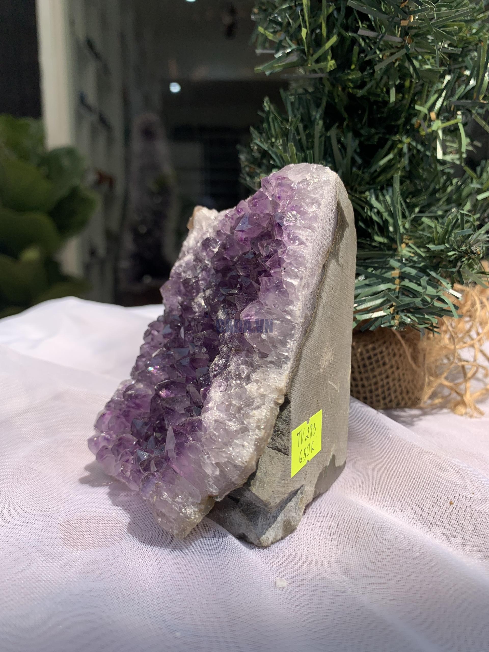 HỐC THẠCH ANH TÍM NHỎ – SMALL AMETHYST GEODE (TV283), KL: 0.646KG, KT: 11x8 CM