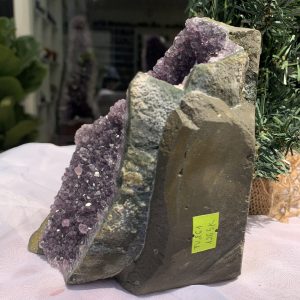 HỐC THẠCH ANH TÍM NHỎ – SMALL AMETHYST GEODE (TV261), KL: 1.264KG, KT: 12x14 CM