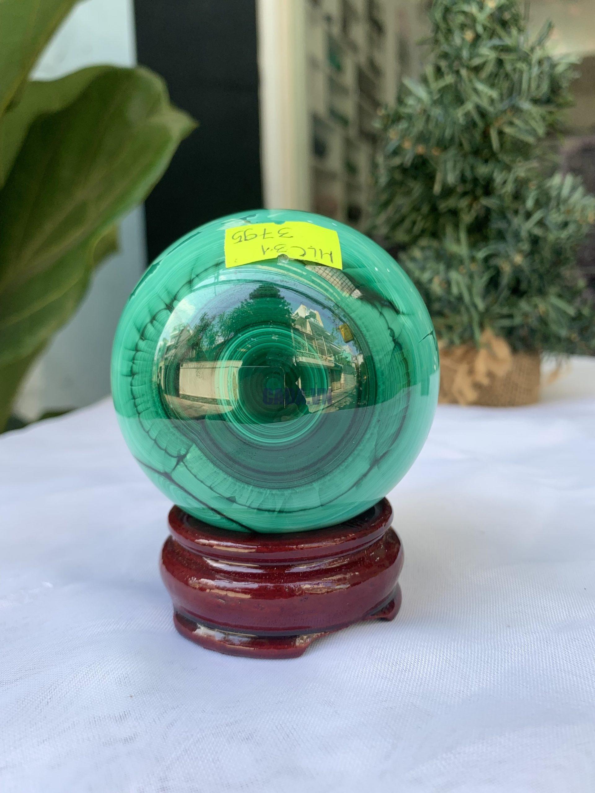 Bi cầu đá Lông Công – Đá Khổng Tước – Malachite Sphere, ĐK: 6.9 CM, KL: 0.632 KG (MLC31) 