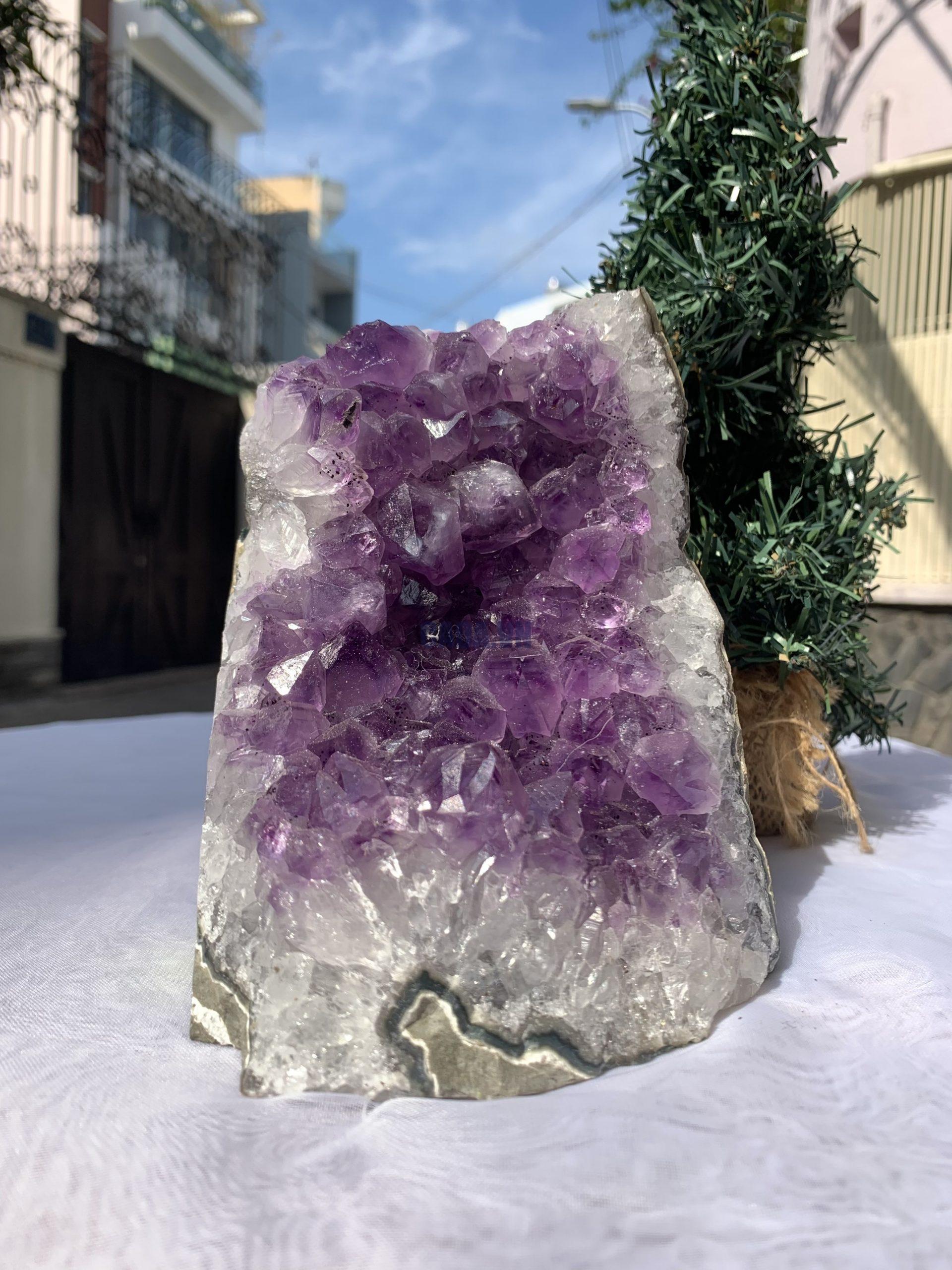 HỐC THẠCH ANH TÍM NHỎ – SMALL AMETHYST GEODE (TV404), KL: 1.984KG, KT: 14,3x11 CM