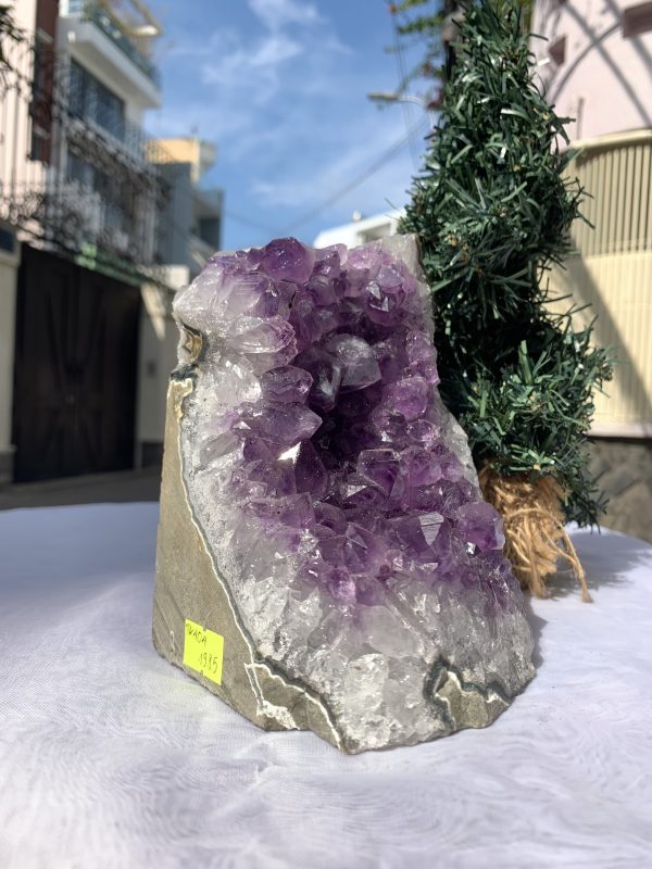 HỐC THẠCH ANH TÍM NHỎ – SMALL AMETHYST GEODE (TV404), KL: 1.984KG, KT: 14,3x11 CM