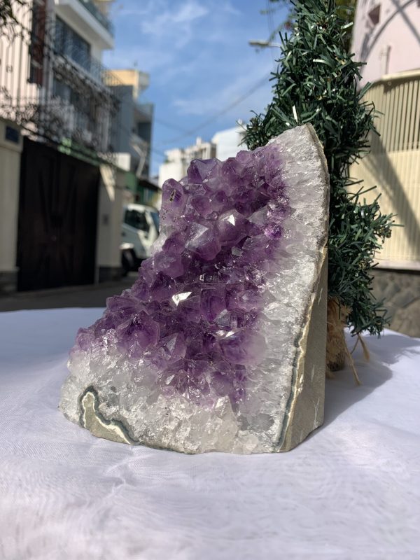 HỐC THẠCH ANH TÍM NHỎ – SMALL AMETHYST GEODE (TV404), KL: 1.984KG, KT: 14,3x11 CM