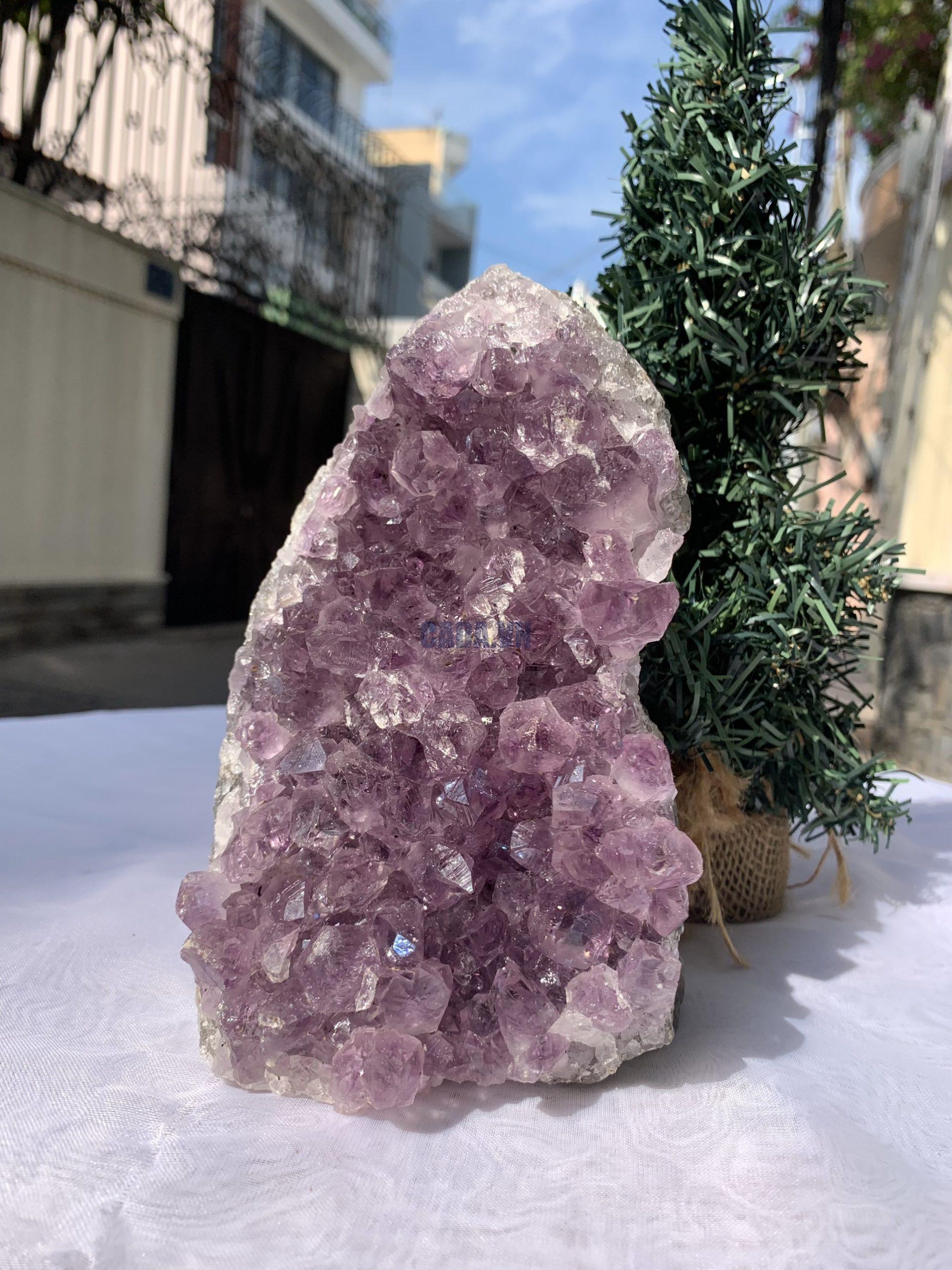 HỐC THẠCH ANH TÍM NHỎ – SMALL AMETHYST GEODE (TV405), KL: 1.996KG, KT: 17x9,7 CM