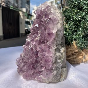 HỐC THẠCH ANH TÍM NHỎ – SMALL AMETHYST GEODE (TV405), KL: 1.996KG, KT: 17x9,7 CM