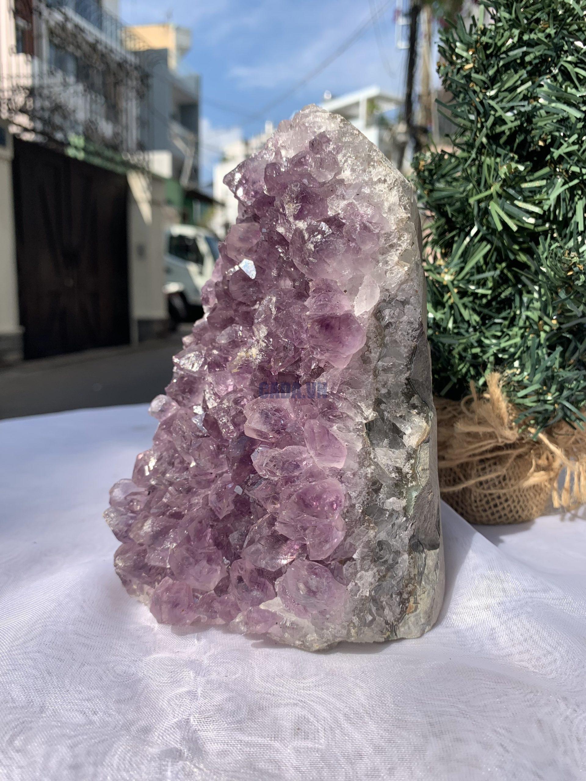 HỐC THẠCH ANH TÍM NHỎ – SMALL AMETHYST GEODE (TV405), KL: 1.996KG, KT: 17x9,7 CM