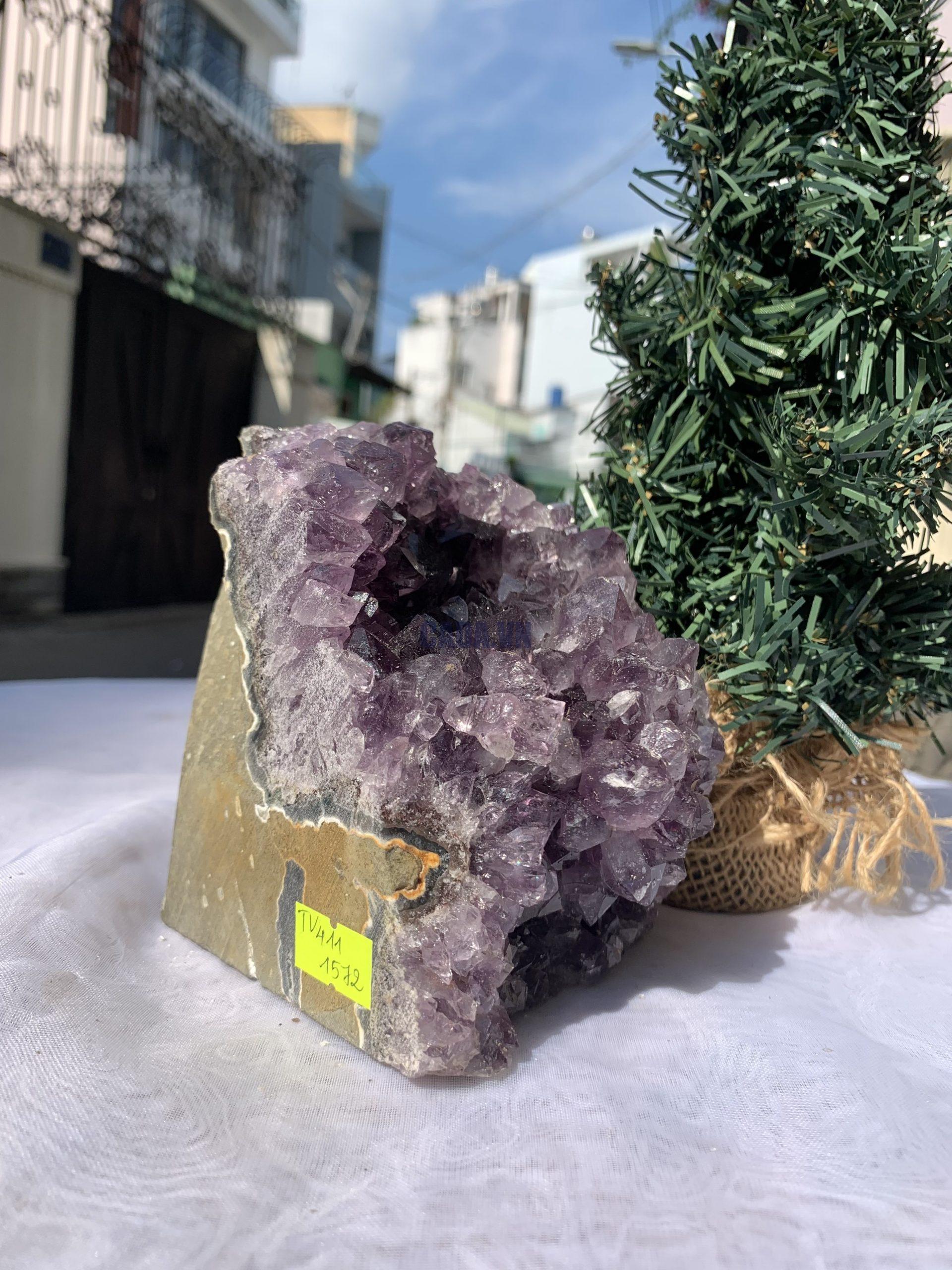 HỐC THẠCH ANH TÍM NHỎ – SMALL AMETHYST GEODE (TV411), KL: 1.572KG, KT: 11,5x9,5 CM