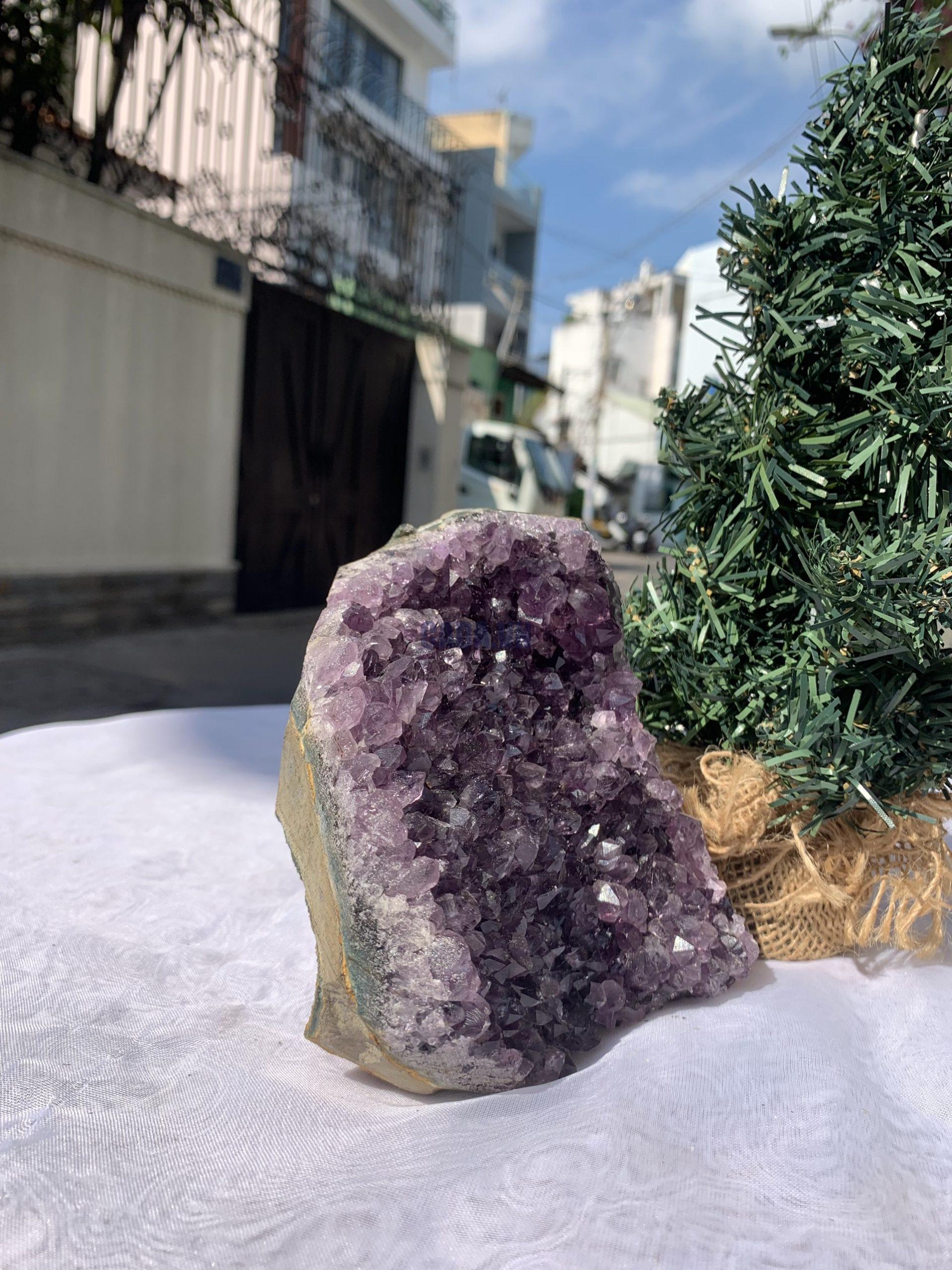 HỐC THẠCH ANH TÍM NHỎ – SMALL AMETHYST GEODE (TV403), KL: 1.184KG, KT: 13,2x12,5 CM