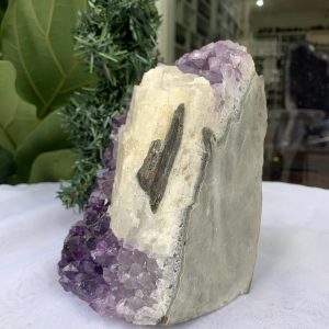 HỐC THẠCH ANH TÍM NHỎ – SMALL AMETHYST GEODE (TV413), KL: 2.688KG, KT: 17x12 CM