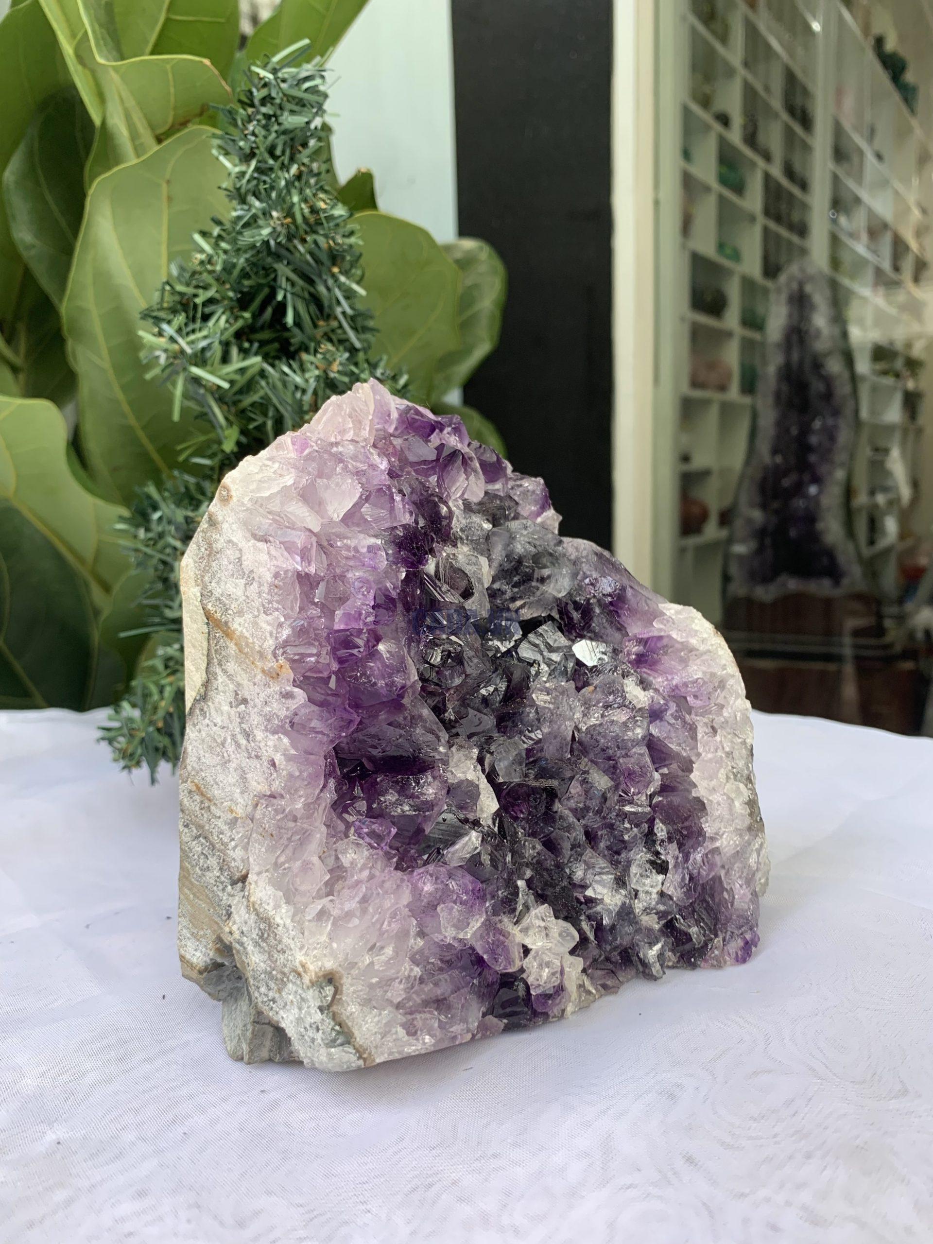 HỐC THẠCH ANH TÍM NHỎ – SMALL AMETHYST GEODE (TV415), KL: 2.860 KG, KT: 14×13.5 CM