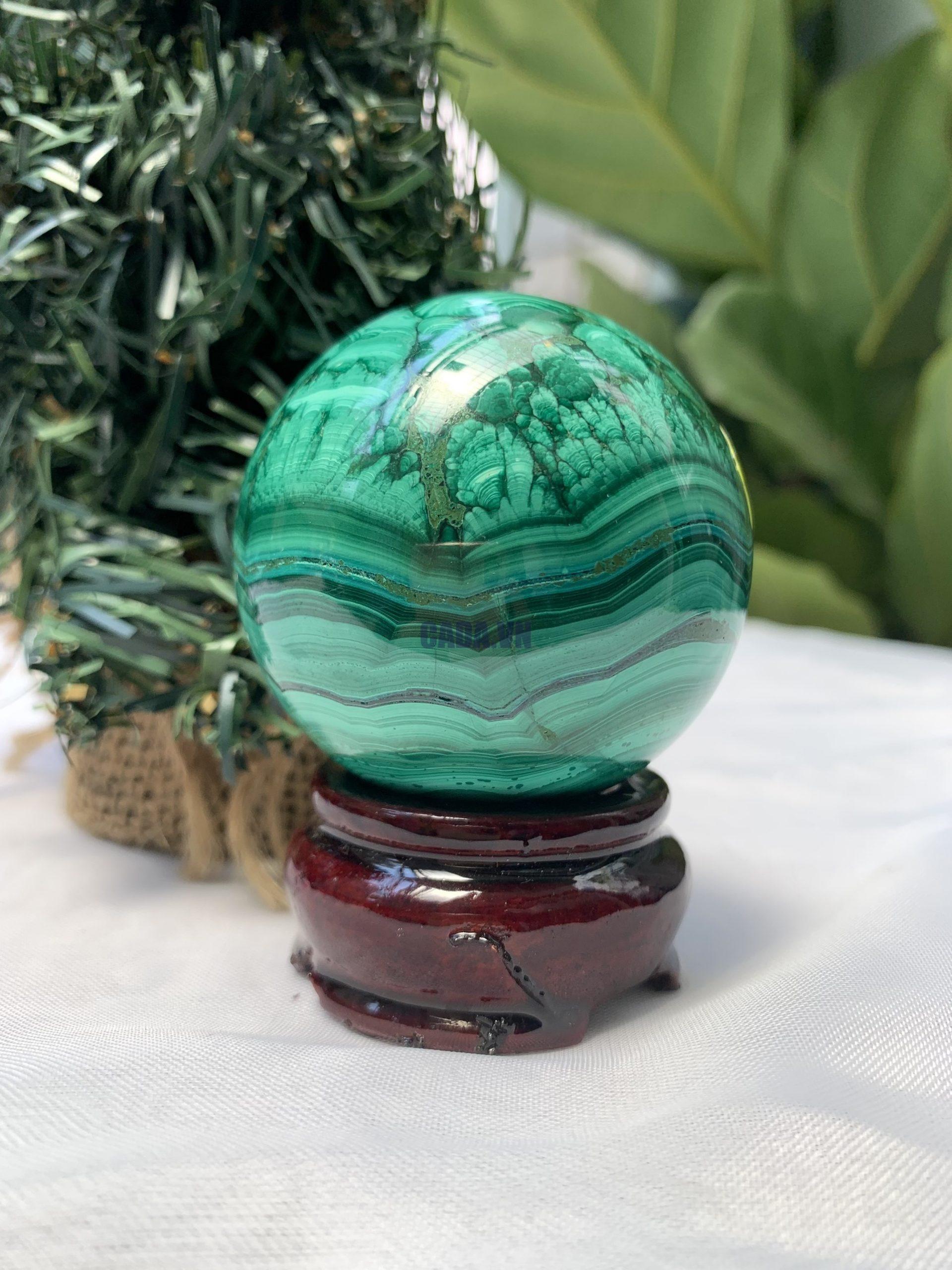 Bi cầu đá Lông Công – Đá Khổng Tước – Malachite Sphere, ĐK: 5.6 CM, KL: 0.348 KG (MLC44) 