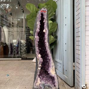 Hốc Thạch Anh Tím – Amethyst Geode (T136), KT: 94x31CM