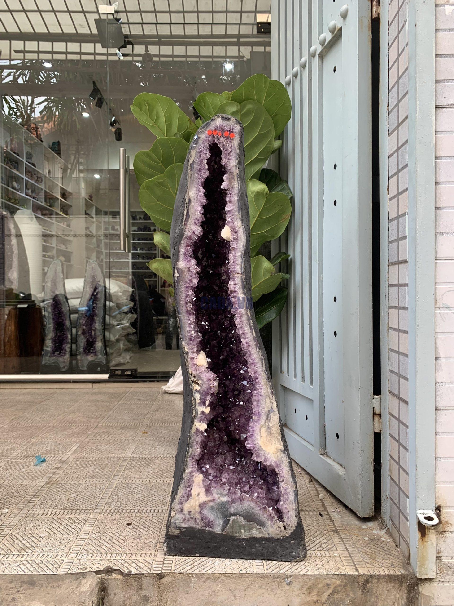 Hốc Thạch Anh Tím – Amethyst Geode (T136), KT: 94x31CM