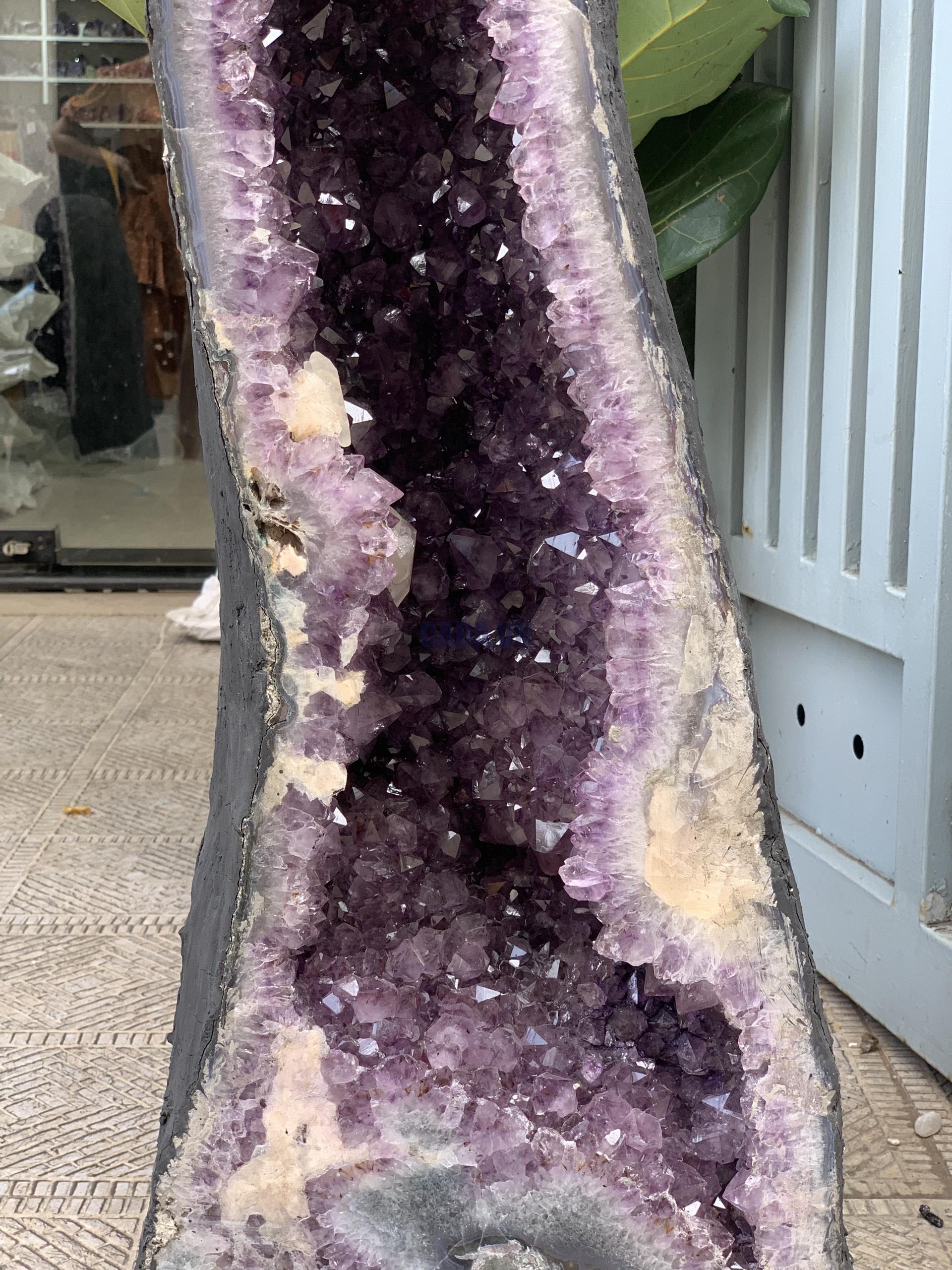 Hốc Thạch Anh Tím – Amethyst Geode (T136), KT: 94x31CM