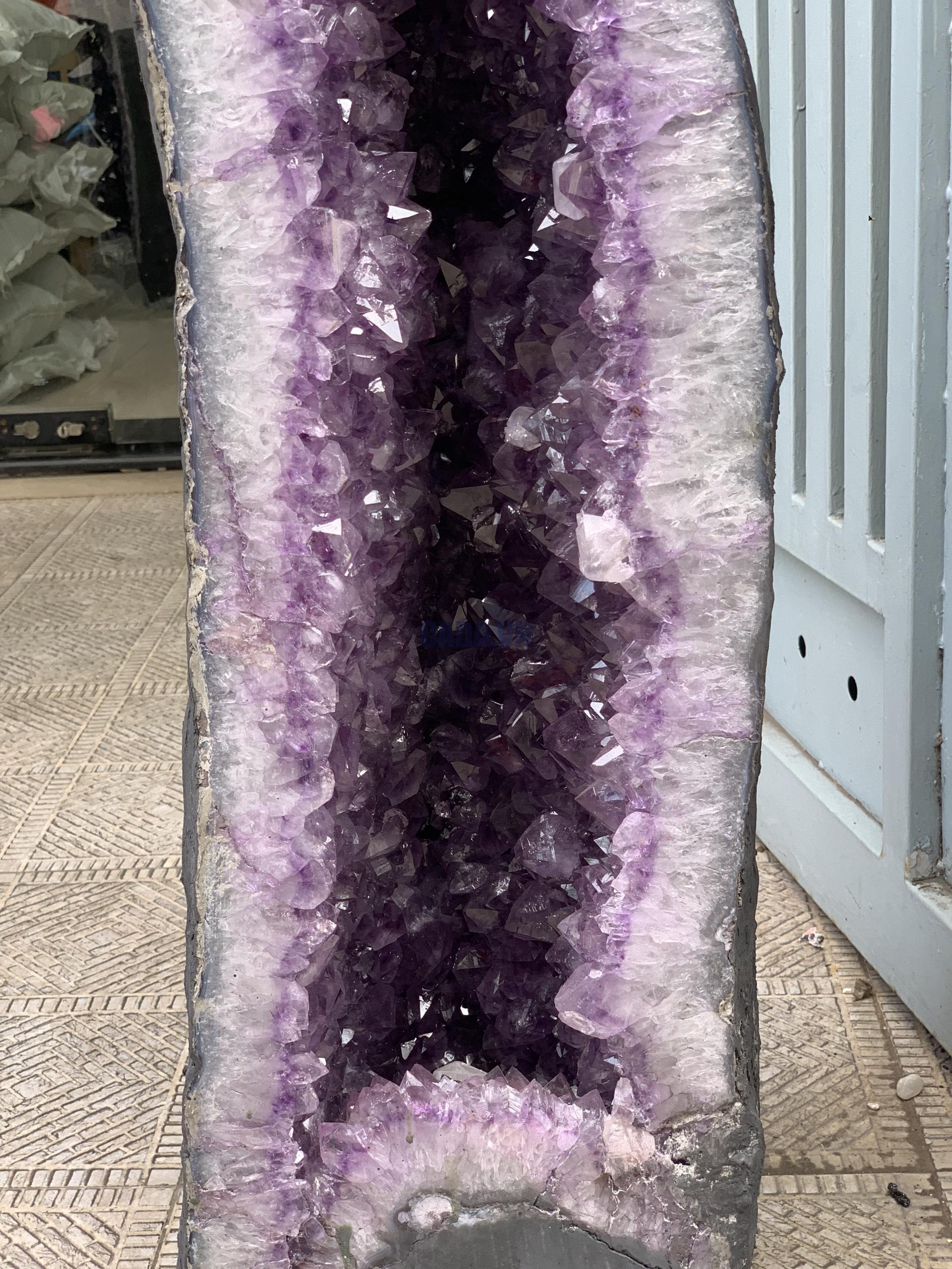 Hốc Thạch Anh Tím – Amethyst Geode (T132), KT: 102,5x23x9,5CM, KL: 67,55KG