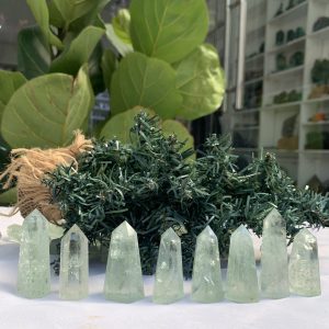 Trụ đá Green Quartz - Prasiolite Point | Đá thanh tẩy , tarot | CADA DECOR