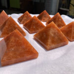 Kim tự tháp Đá mặt trời | Sunstone pyramid | Đá thanh tẩy, đá sưu tầm, đá thiền định | CADA DECOR