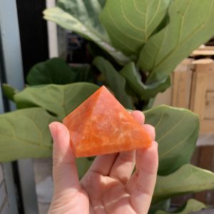 Kim tự tháp Đá mặt trời | Sunstone pyramid | Đá thanh tẩy, đá sưu tầm, đá thiền định | CADA DECOR