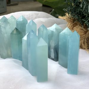 Trụ đá Aquamarine - Aquamarine Point - Đá sưu tầm, thanh tẩy, tarot | CADA.VN