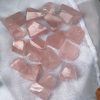 Freeform Rose Quartz – Thạch anh hồng nhiều dáng – Đá sưu tầm, thanh tẩy, tarot | CADA.VN