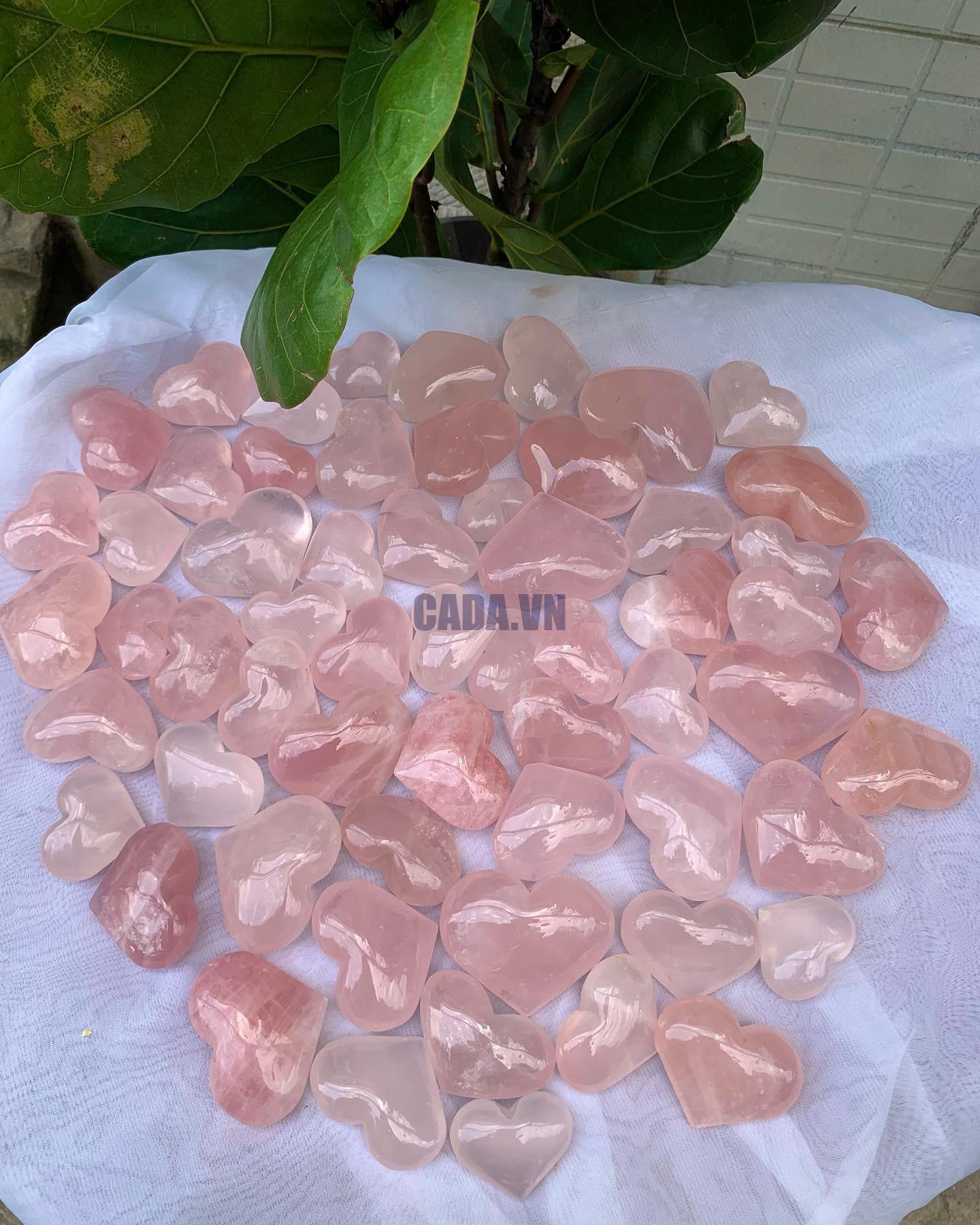 Rose Quartz Heart - Thạch anh hồng hình trái tim - Đá sưu tầm, thanh tẩy, tarot | CADA.VN