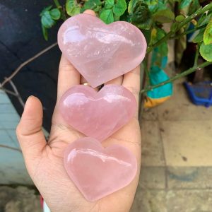 Rose Quartz Heart - Thạch anh hồng hình trái tim - Đá sưu tầm, thanh tẩy, tarot | CADA.VN