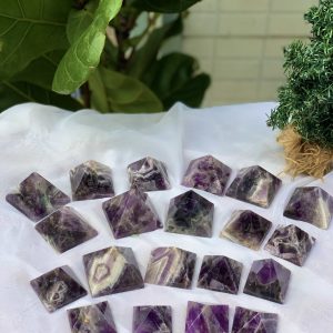 Amethyst pyramid- Kim tự tháp thạch anh tím - Đá sưu tầm, thanh tẩy, thiền định, tarot | CADA.VN
