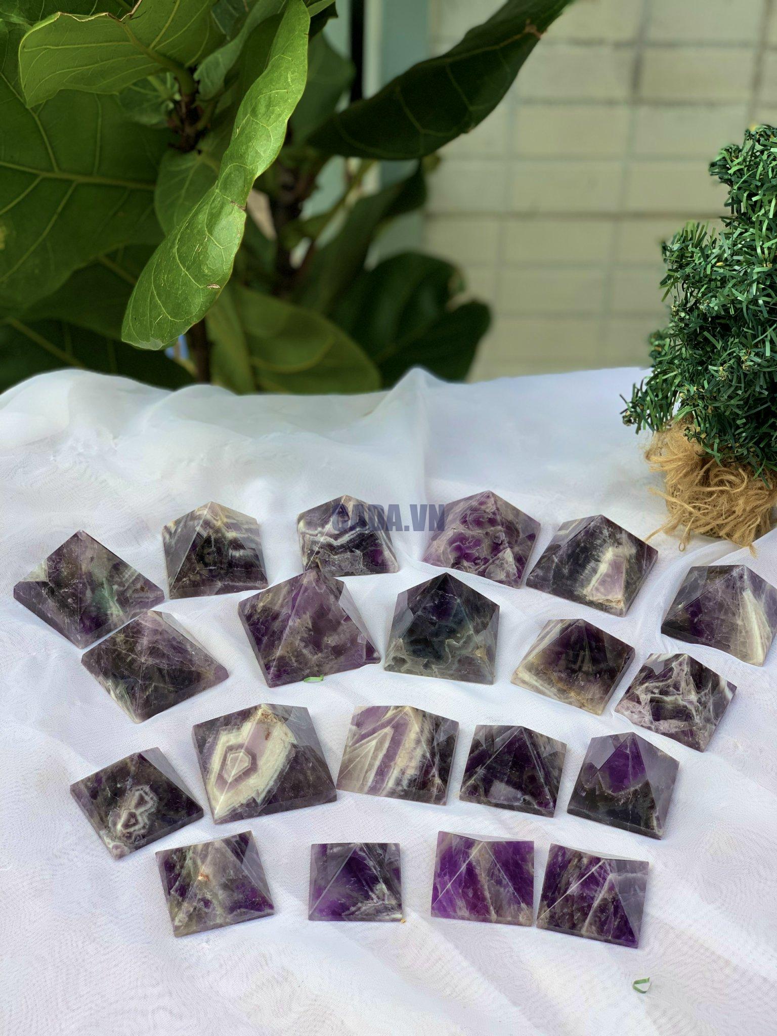 Amethyst pyramid- Kim tự tháp thạch anh tím - Đá sưu tầm, thanh tẩy, thiền định, tarot | CADA.VN