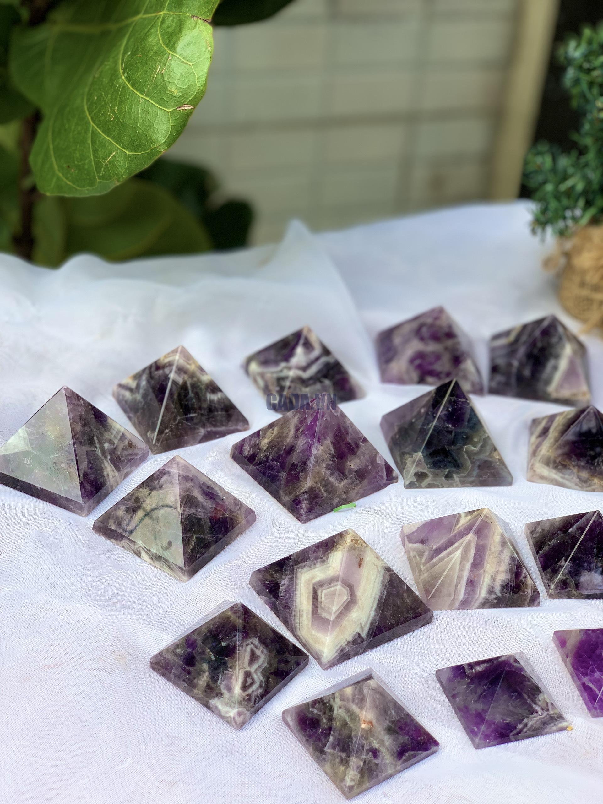 Amethyst pyramid- Kim tự tháp thạch anh tím - Đá sưu tầm, thanh tẩy, thiền định, tarot | CADA.VN