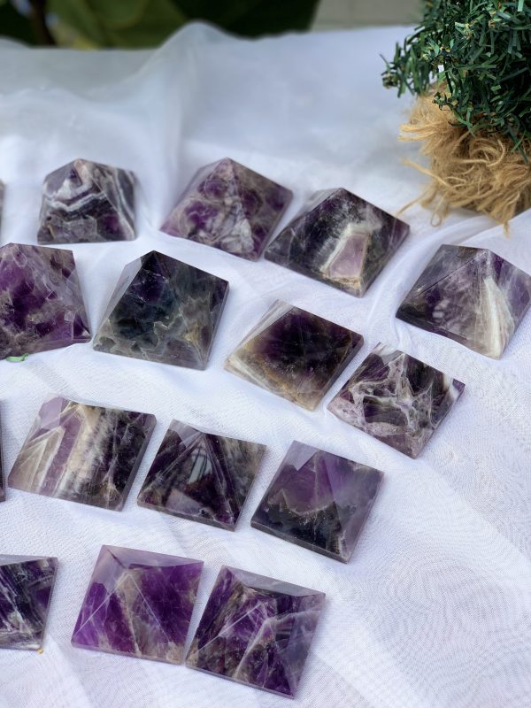 Amethyst pyramid- Kim tự tháp thạch anh tím - Đá sưu tầm, thanh tẩy, thiền định, tarot | CADA.VN