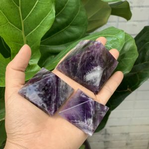 Amethyst pyramid- Kim tự tháp thạch anh tím - Đá sưu tầm, thanh tẩy, thiền định, tarot | CADA.VN
