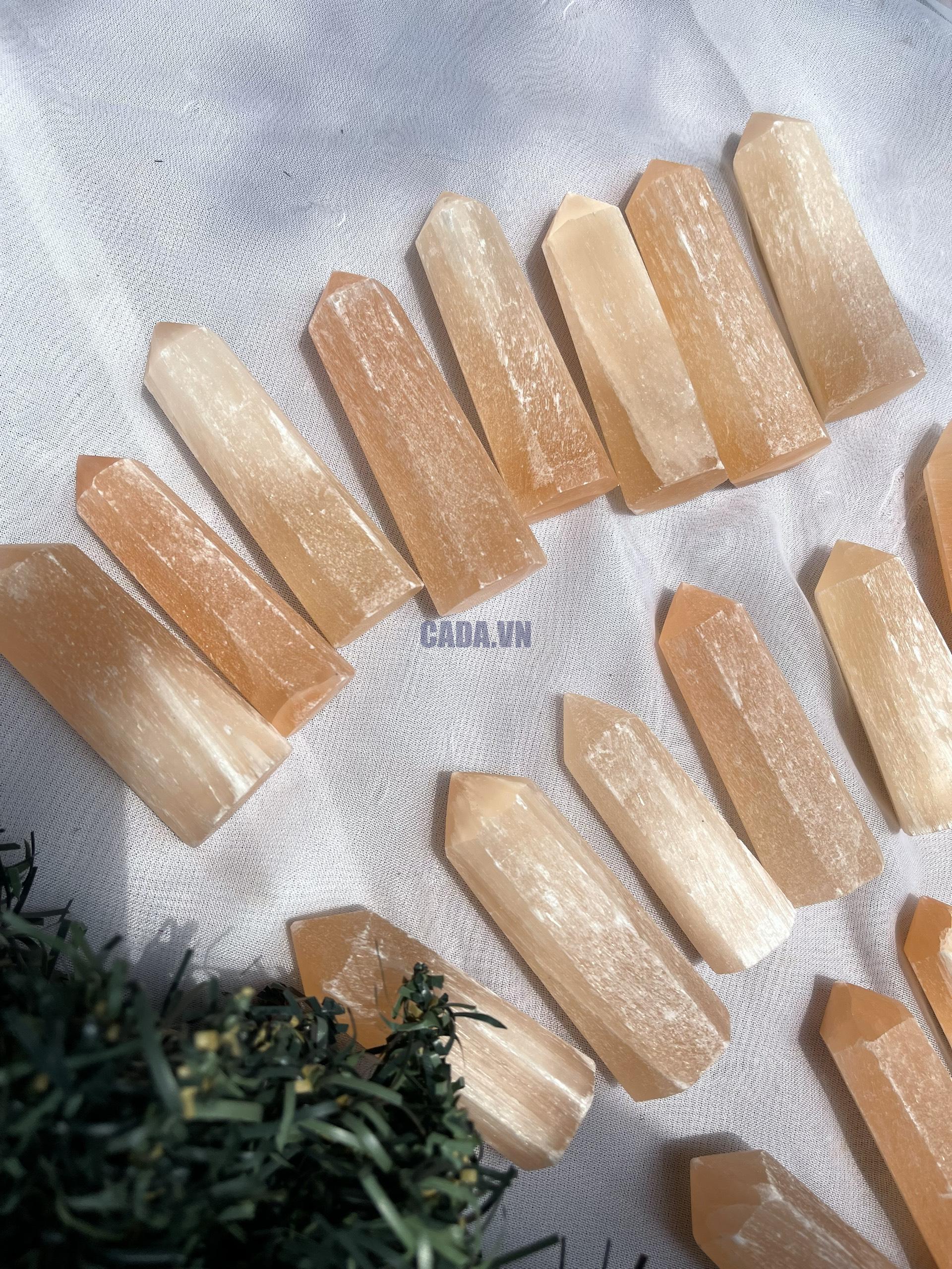 Trụ đá Selenite cam - Orange Selenite Point | Trụ đá thanh tẩy, Tarot, Healing, sưu tầm