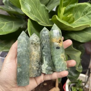 Trụ đá Prehnite - Prehnite Point | Trụ đá thanh tẩy, Tarot, Healing, sưu tầm