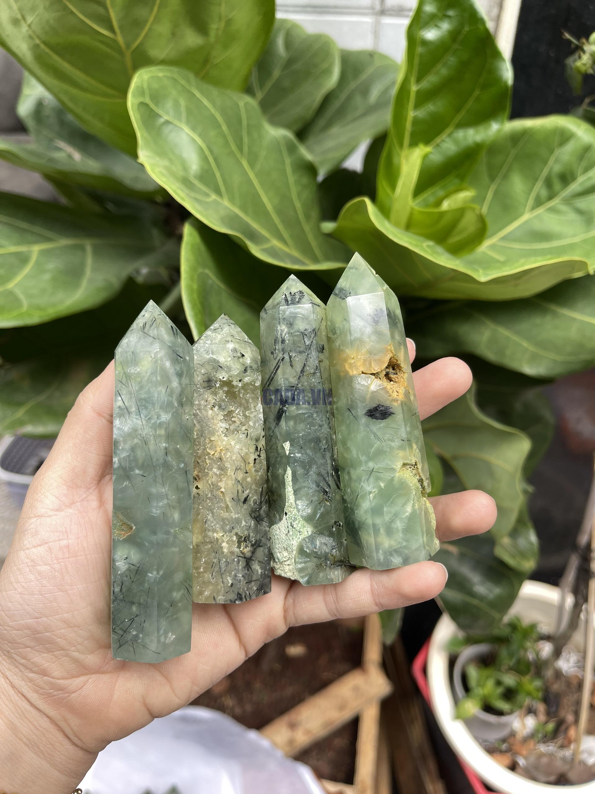 Trụ đá Prehnite - Prehnite Point | Trụ đá thanh tẩy, Tarot, Healing, sưu tầm