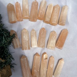 Trụ đá Selenite cam - Orange Selenite Point | Trụ đá thanh tẩy, Tarot, Healing, sưu tầm