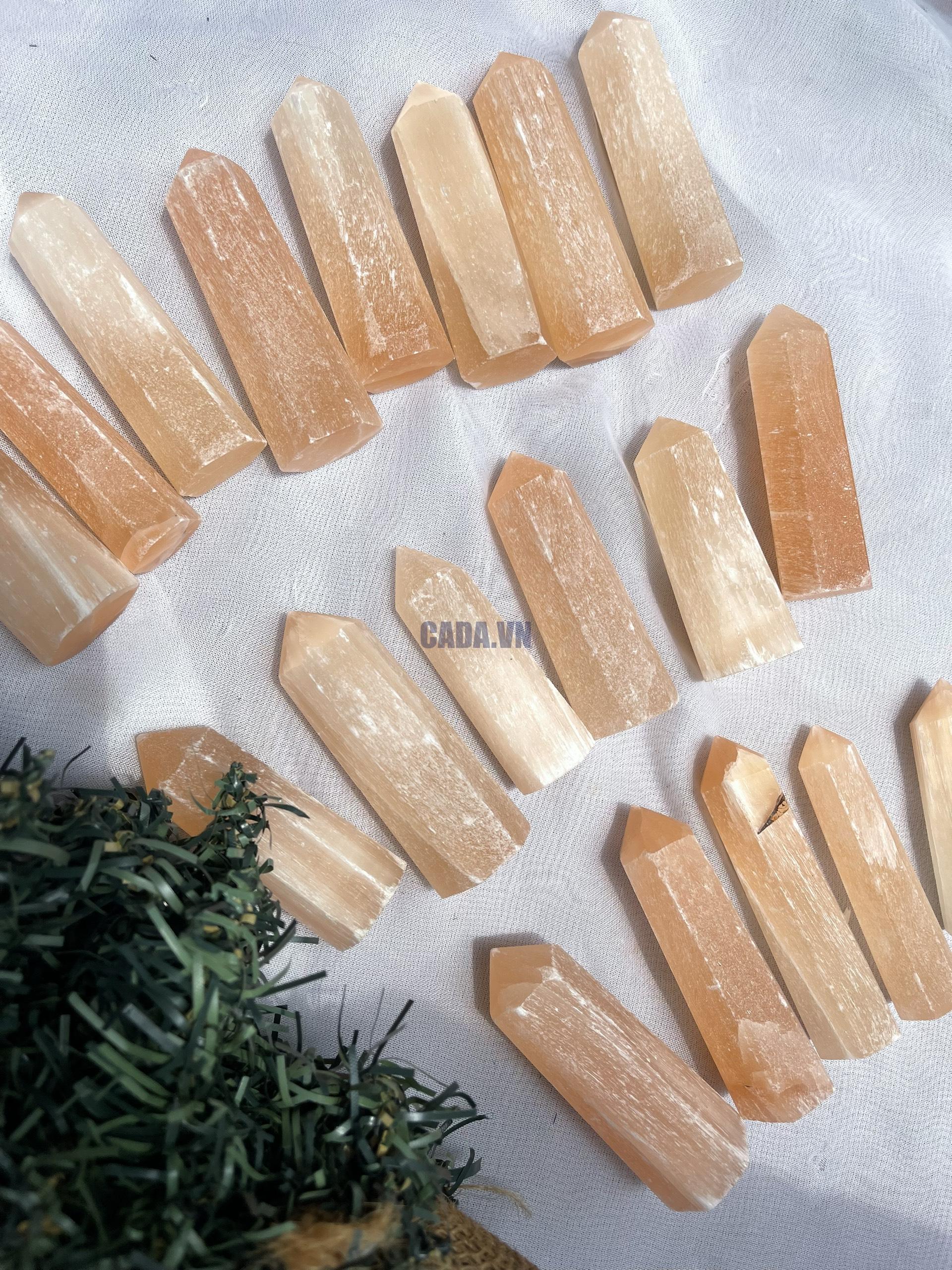 Trụ đá Selenite cam - Orange Selenite Point | Trụ đá thanh tẩy, Tarot, Healing, sưu tầm